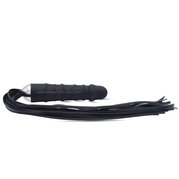 Dettaglio del glande e frusta in similpelle del dildo Real Whip, per un'esperienza di Sadomaso completa.