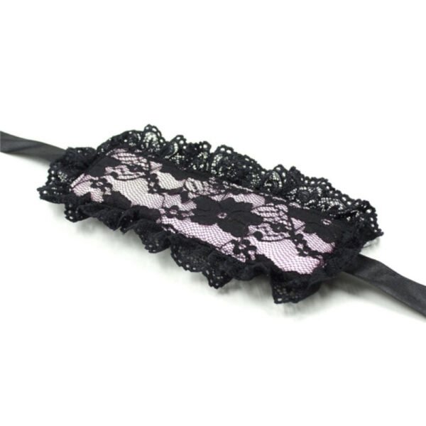 Frusta e manette per stimolazione completa nel Kit Bondage Lace